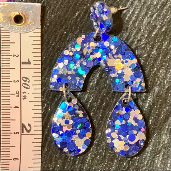 Blue Glitter Resin Earrings - Picture 3 of 3